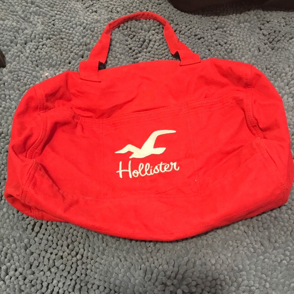 Red Hollister Duffle ✨